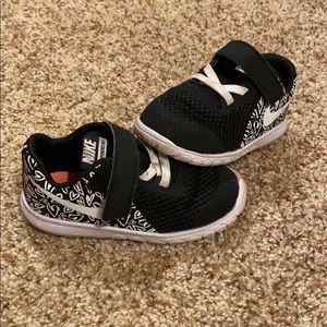 Toddler Girls Nike shoes